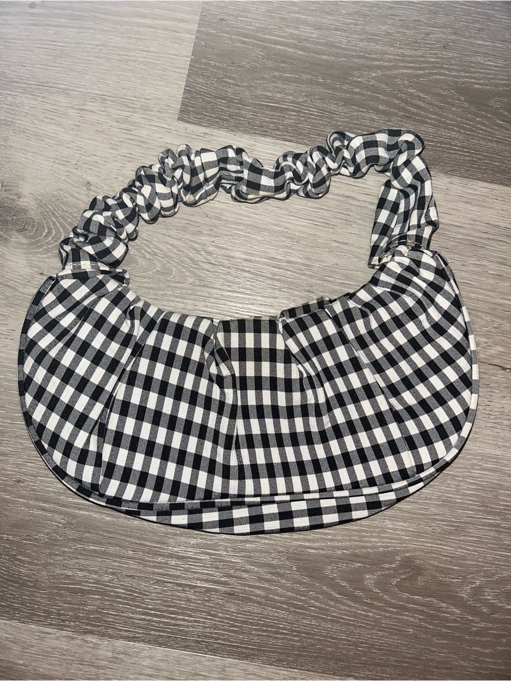 Gingham Scrunch Strap Shoulder Bag - Black & White